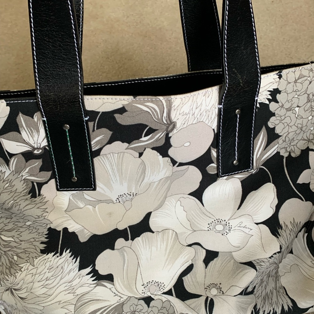 burberry tote - Picture 9 of 9